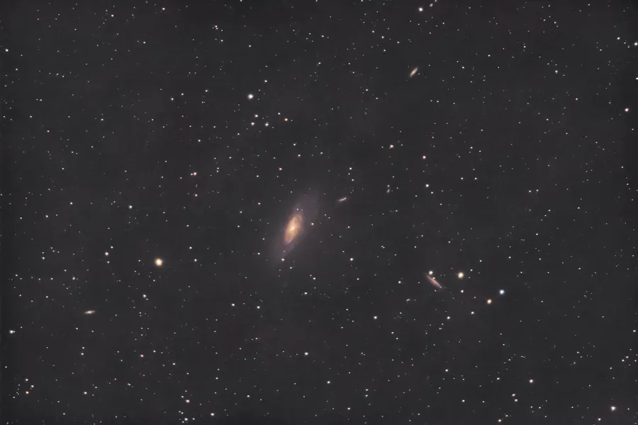 Galaxy M106 | 78 min total time (85 sec subs) | dark+flats calibration | 800mm | F/9 | 1600 ISO | Canon EOS R + 200-800mm RF lens