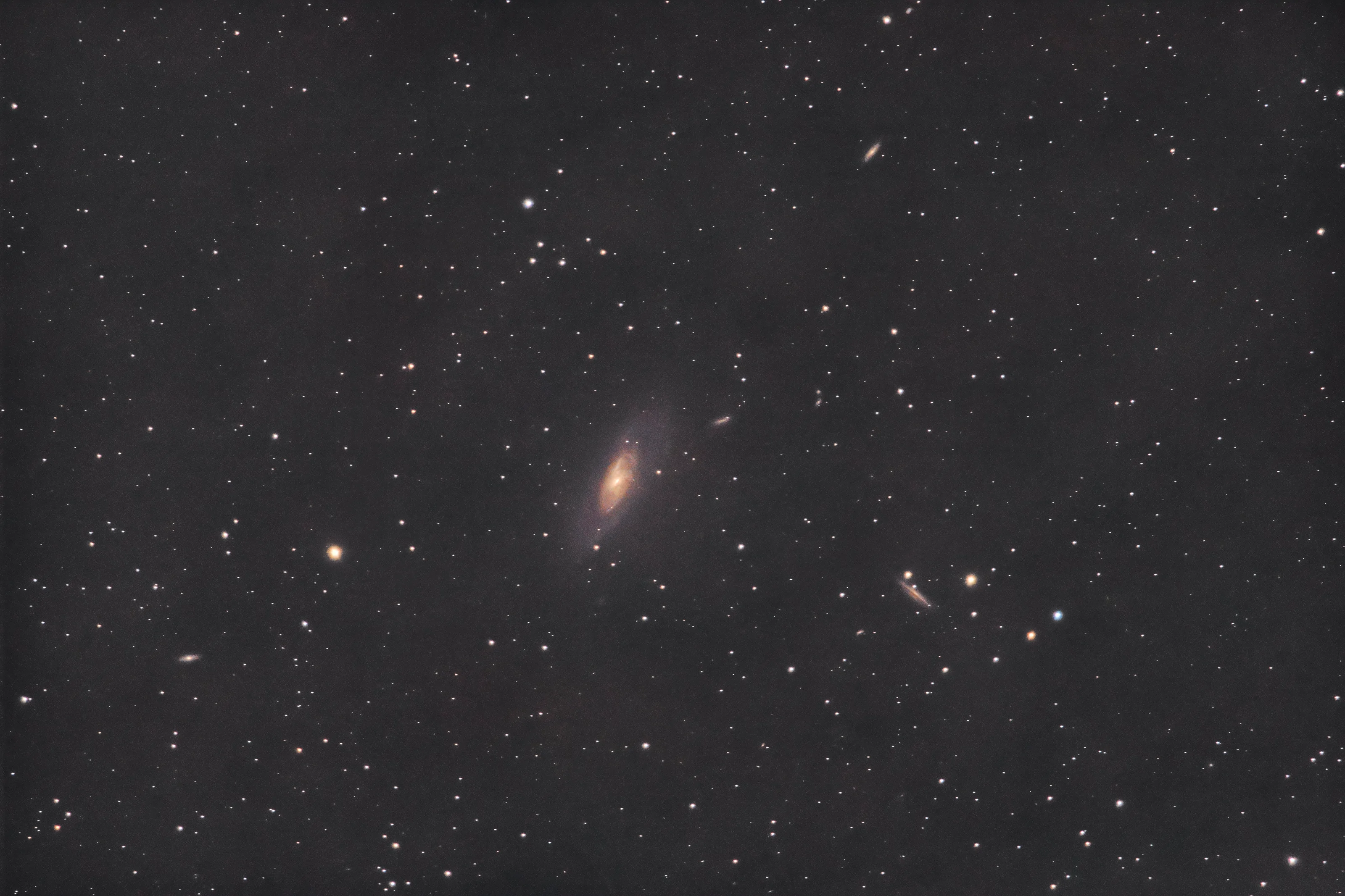 Galaxy M106 | 78 min total time (85 sec subs) | dark+flats calibration | 800mm | F/9 | 1600 ISO | Canon EOS R + 200-800mm RF lens