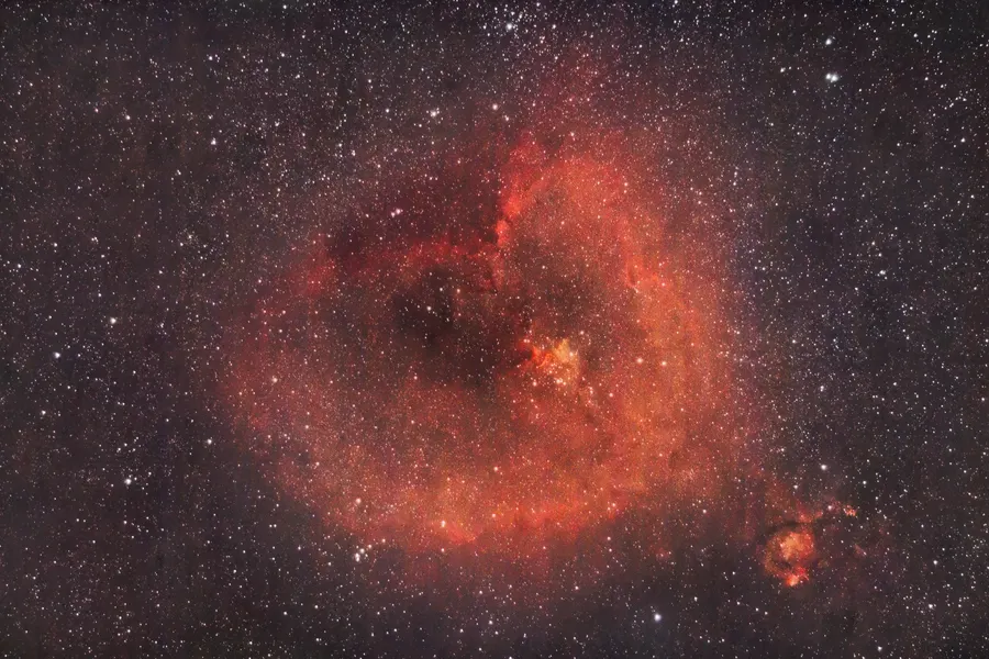 Heart nebula IC1805 | 70 min total time (50 sec subs) | dark+flats calibration | 600mm | F/8 | 5000 ISO | Canon EOS R + 200-800mm RF lens