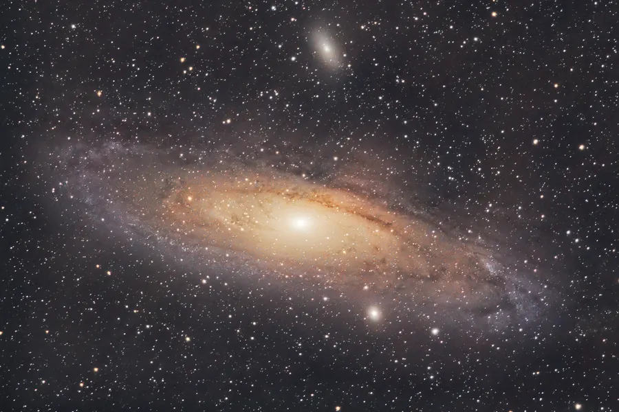 Andromeda galaxy M31 | 95 min total time (45 sec subs) | dark+flats calibration | 800mm | F/9 | 6400 ISO | Canon EOS R + 200-800mm RF lens