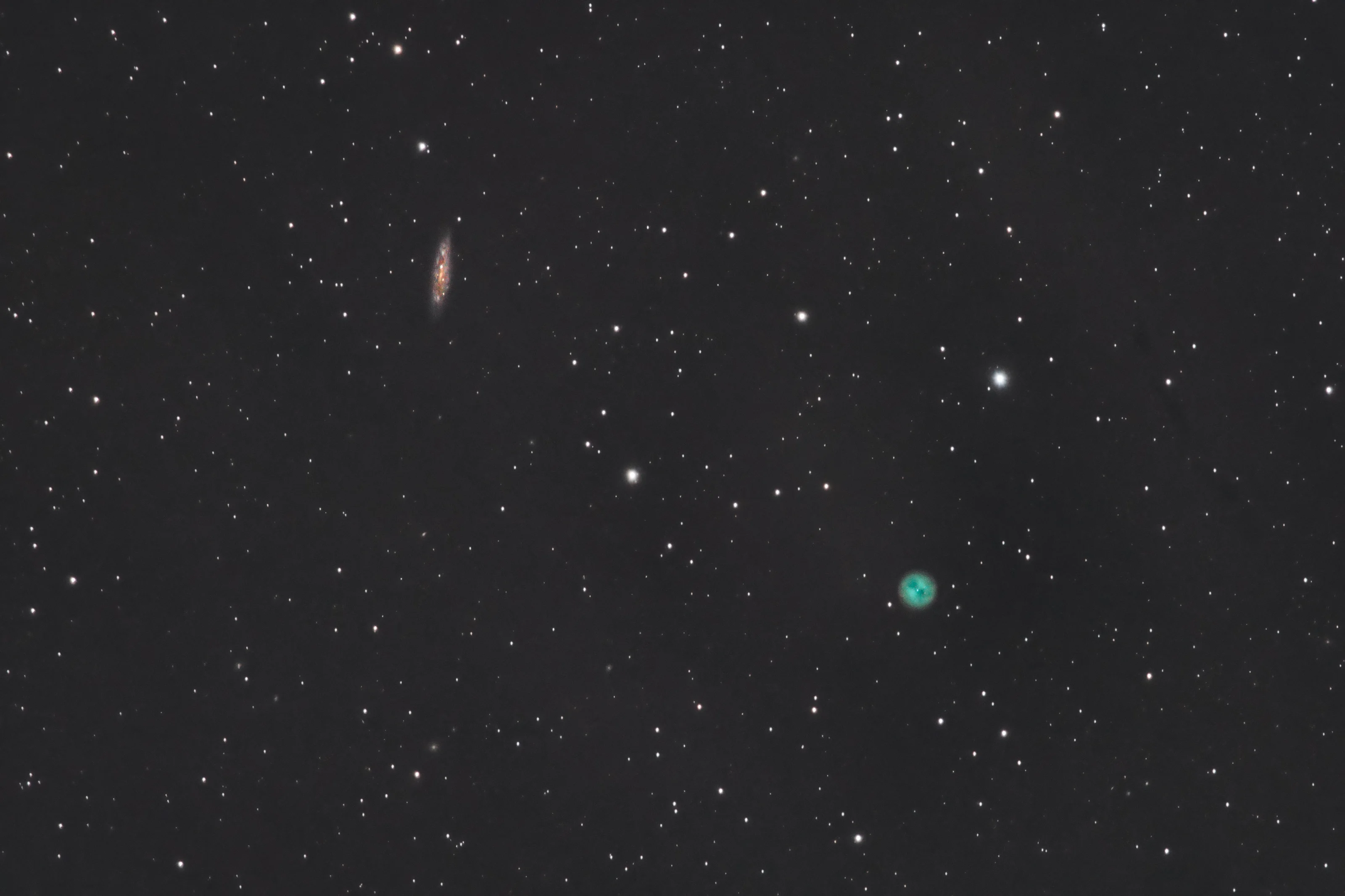 Surfboard glaxy M108 and Own nebula M97 | 66 min total time (90 sec subs) | dark+flats calibration | 800mm | F/9 | 1600 ISO | Canon EOS R + 200-800mm RF lens