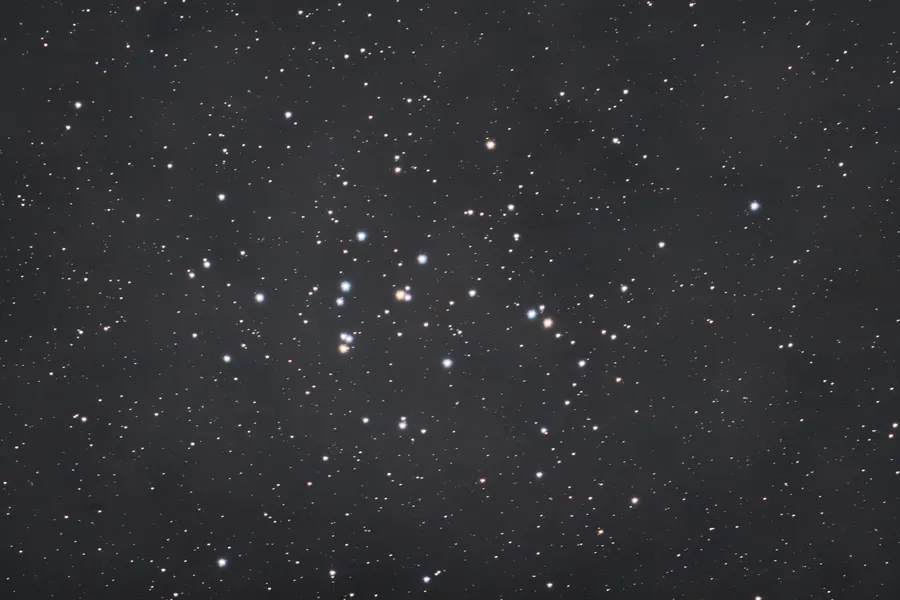Praesepe M44 | 85 min total time (300 sec subs) | no calibration | 800mm | F/9 | 400 ISO | Canon EOS R + 200-800mm RF lens