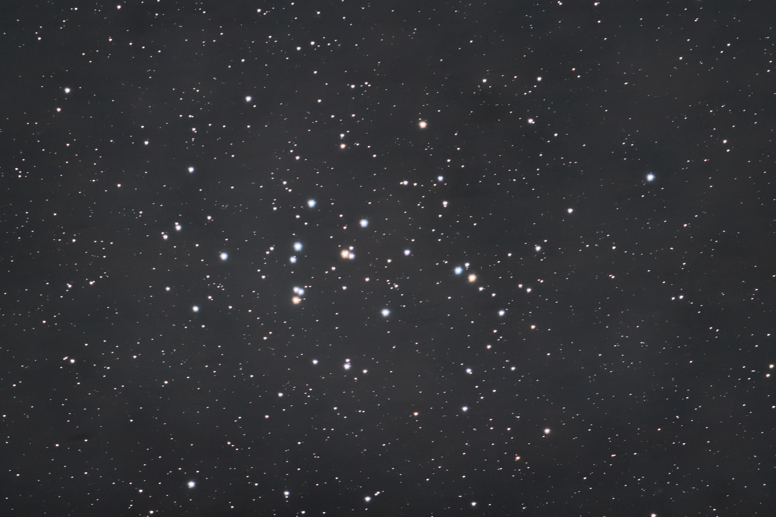 Praesepe M44 | 85 min total time (300 sec subs) | no calibration | 800mm | F/9 | 400 ISO | Canon EOS R + 200-800mm RF lens