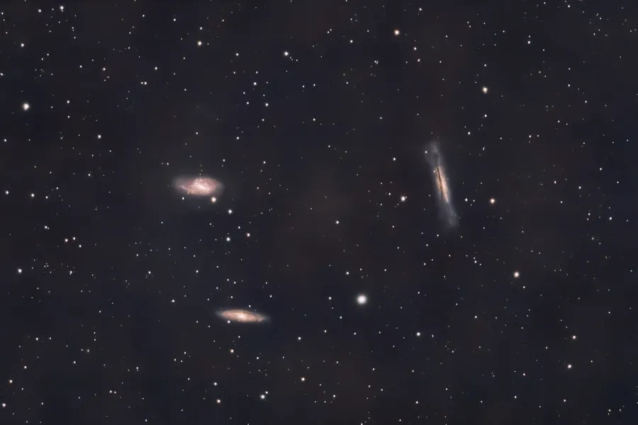 Leo Triplet M65, M66 and NGC3628 | 165 min total time (220 sec subs) | dark+flats calibration | 800mm | F/9 | 400 ISO | Canon EOS R + 200-800mm RF lens